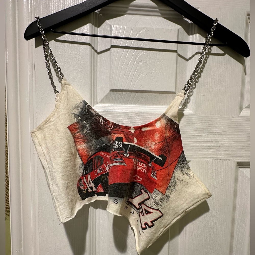 CHAIN Sleeves Graphic Crop Tank Top - Red and Black Small